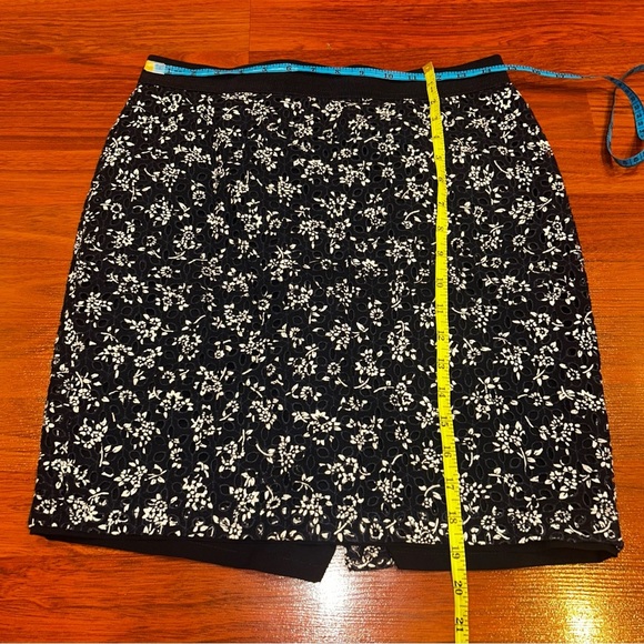 Ann Taylor Navy and White Skirt - Picture 1 of 4